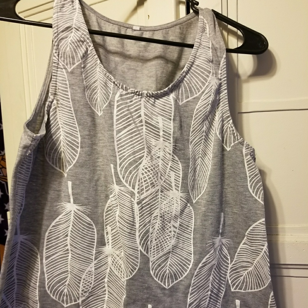 Tank tops - Picture 4 of 8